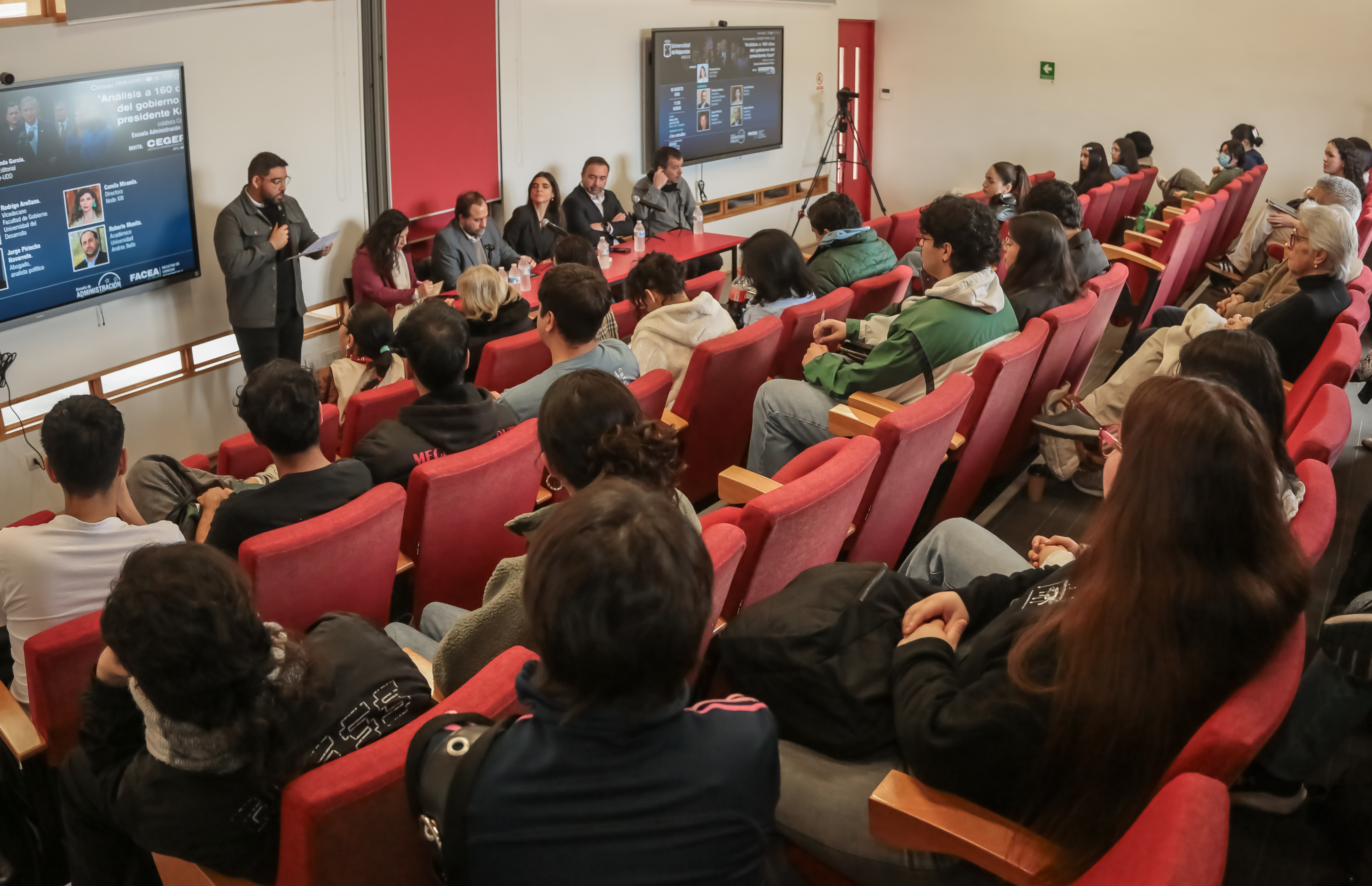 Panel de conversación política